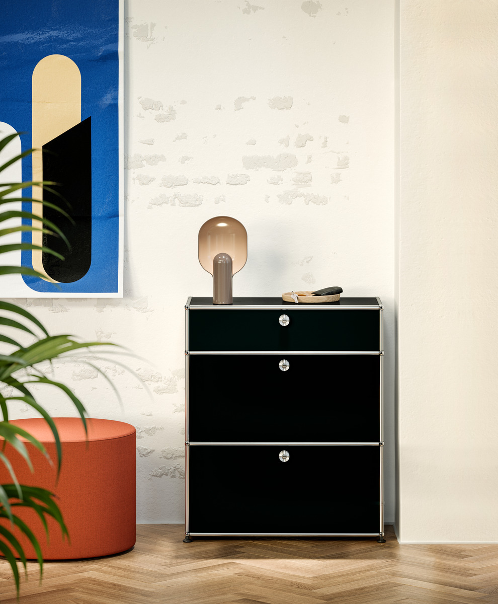 USM Haller Highboard M25 mit 2 Klappen – rubinrot