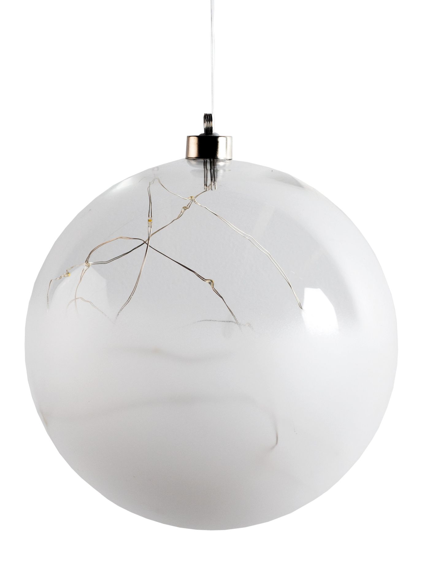 Nahaufnahme der XXL Lichtkugel LED gefrostet mit filigranen Drahtlichtern, hängend an einer transparenten Schnur.