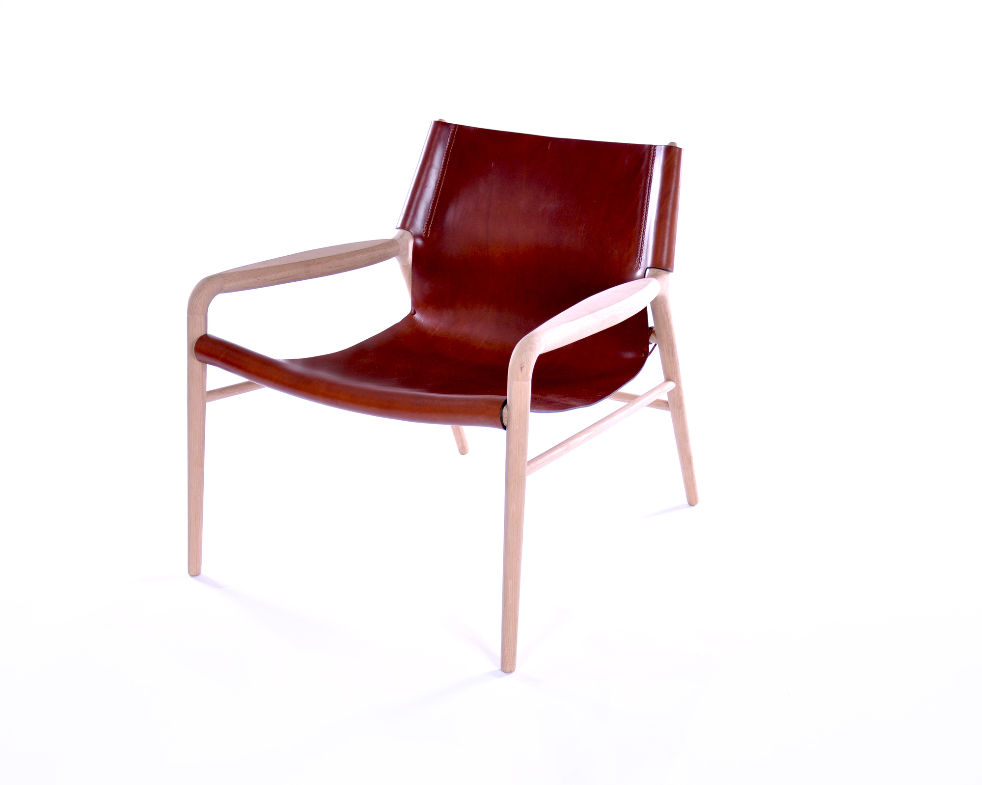 Rama Sessel mit Cognac-farbenem Lederbezug und hellem Holzgestell von Ox Denmarq. Design Ledersessel.