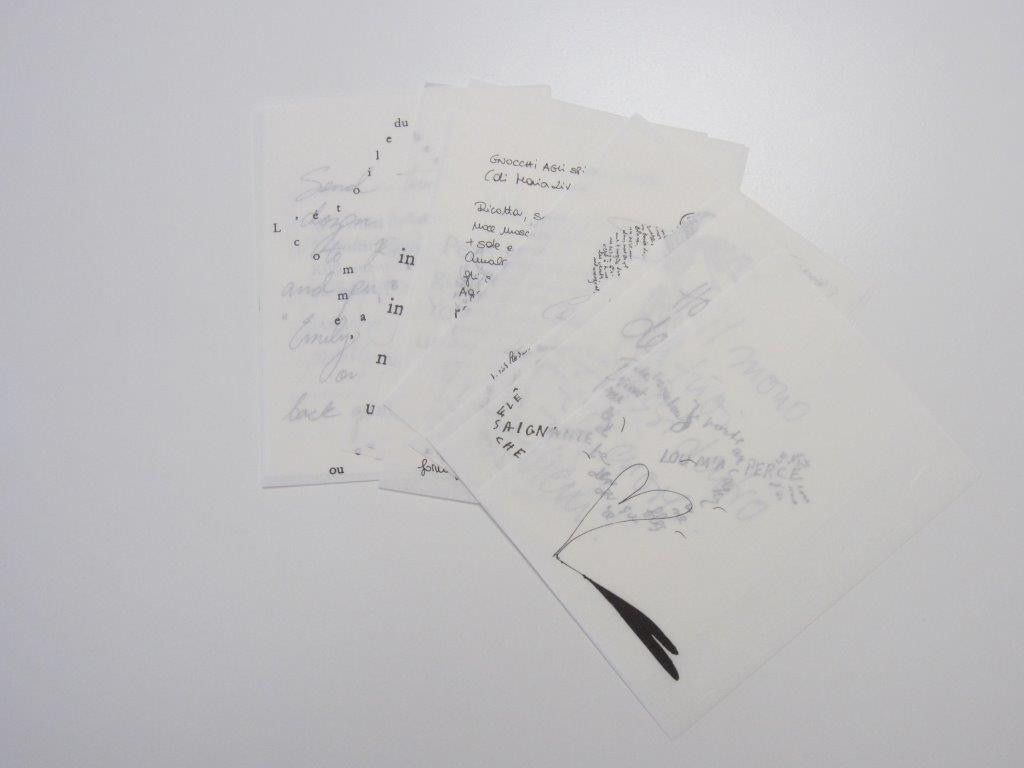 Bedruckter Zettelsatz für Ingo Maurer Zettel Z 5 Leuchte, handbeschrieben mit Notizen und Zeichnungen, Detailaufnahme.