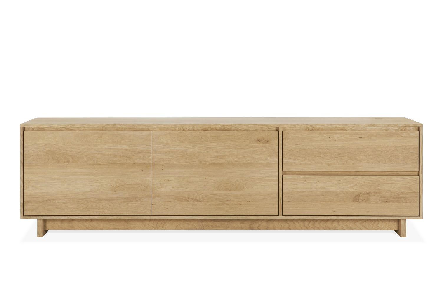 Ethnicraft Wave TV Anrichte aus massivem Eichenholz mit zwei Schranktüren und Schubladen.