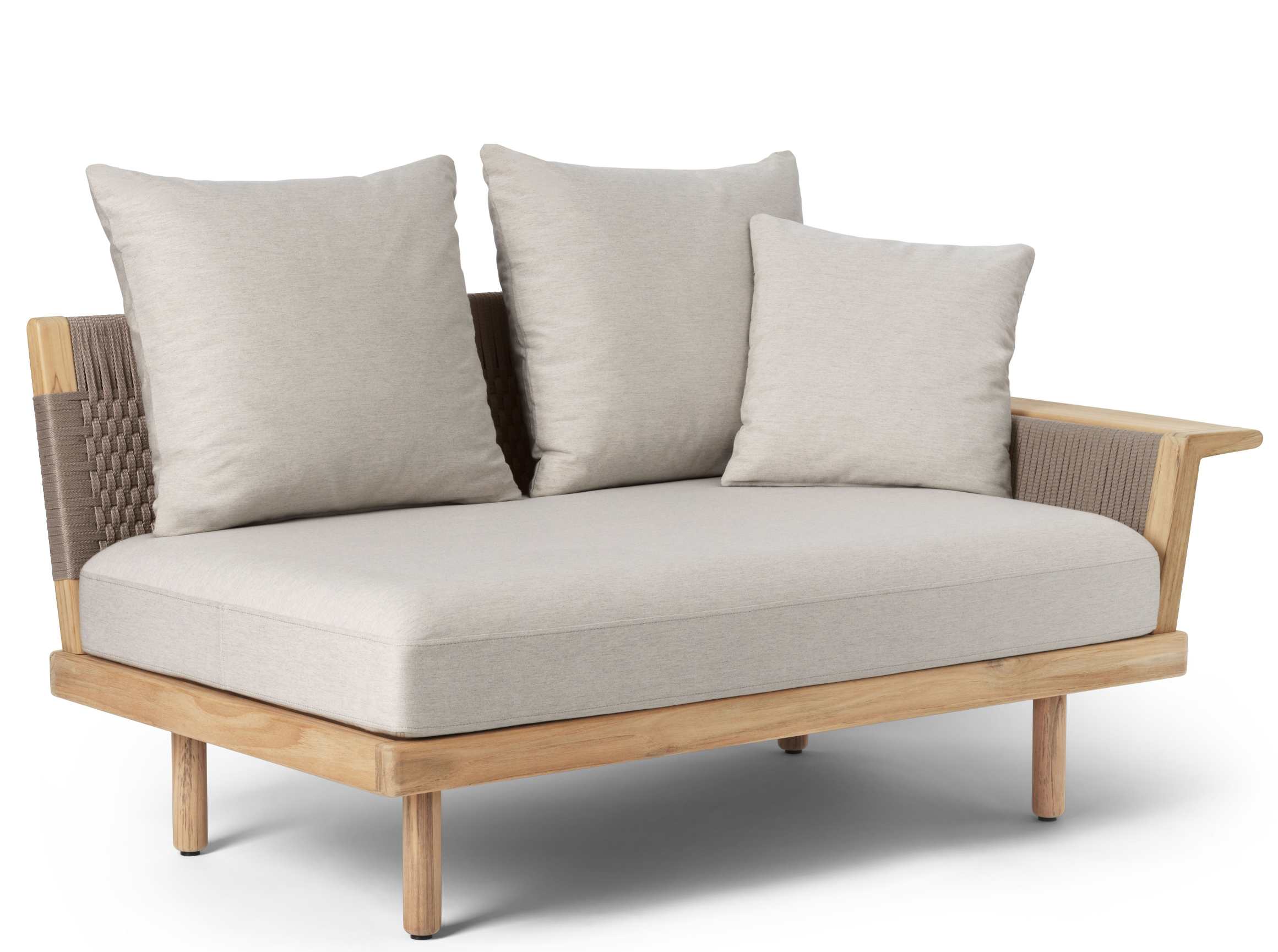 E510 Embrace Sofa Modul von Carl Hansen: Outdoor-Sofa mit hellem Stoff und Holzrahmen.