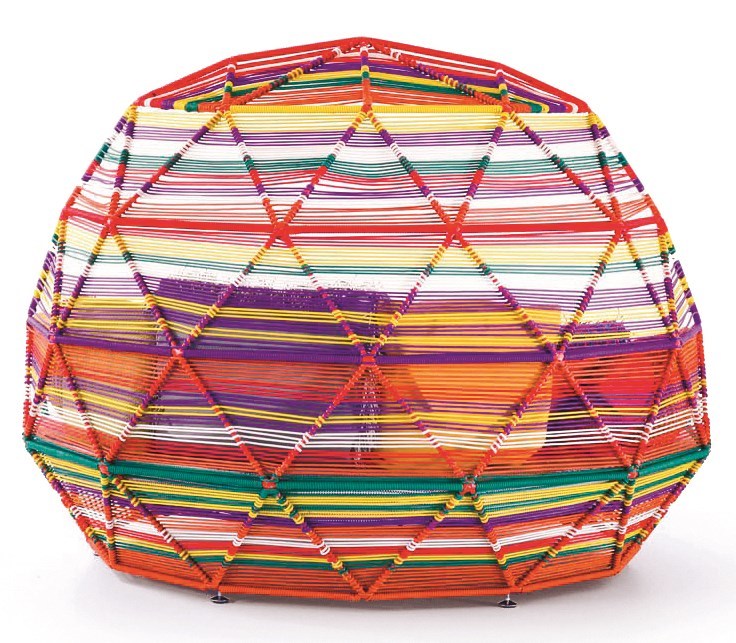 Tropicalia Day Bed Liege von Moroso, farbenfrohe Outdoor-Liege mit geometrischem Design und Stahlfüßen.