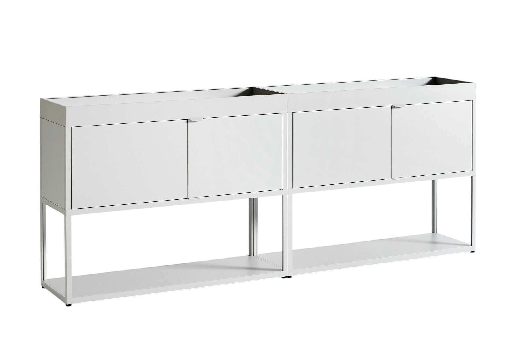 Weißes New Order Sideboard von Hay mit Türen und Regalboden auf einem Metallgestell.