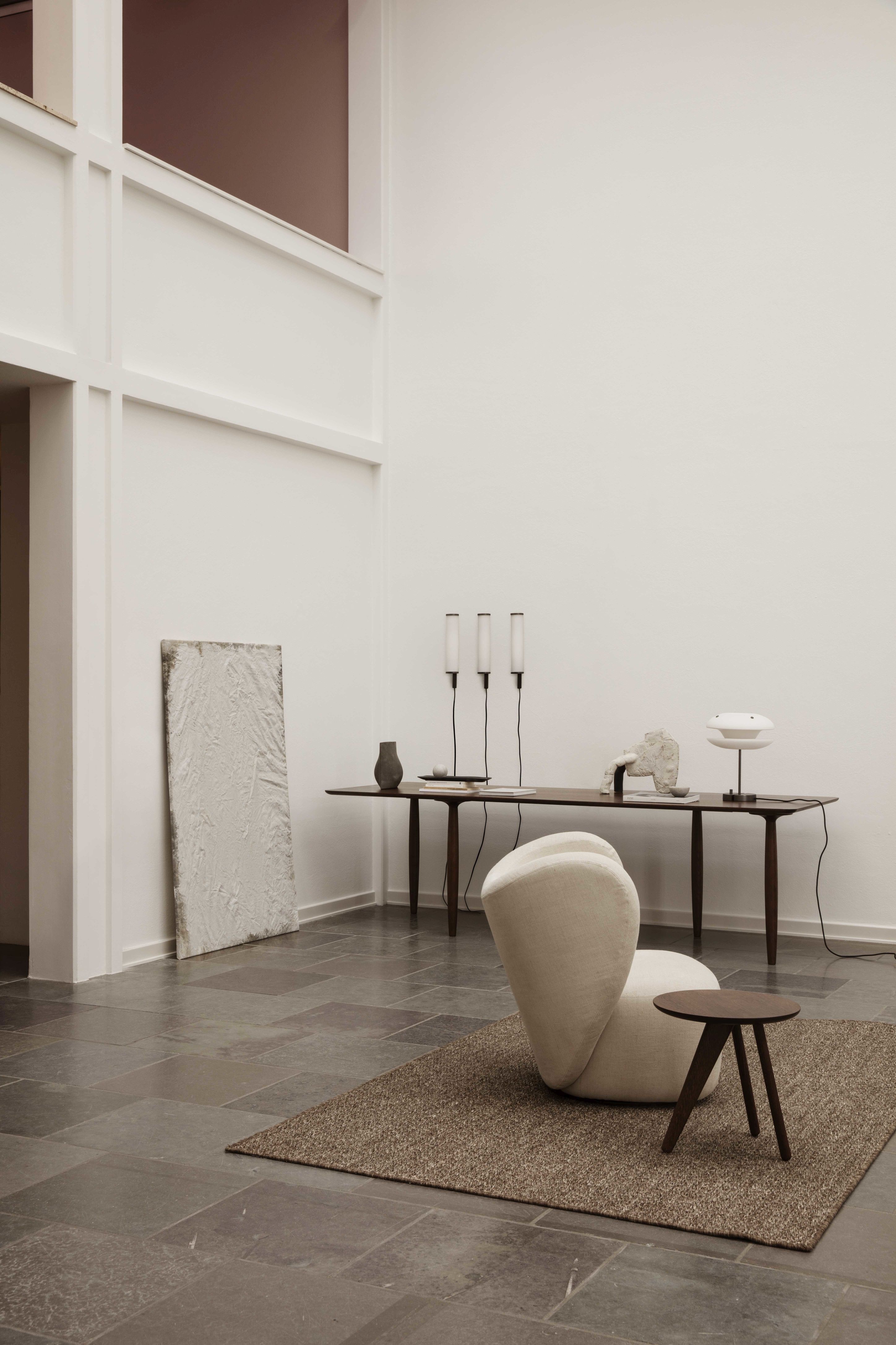 Oku Esstisch von Norr11, Eiche dunkel geräuchert, 200 cm, im minimalistischen Interieur. Moderner Holztisch.