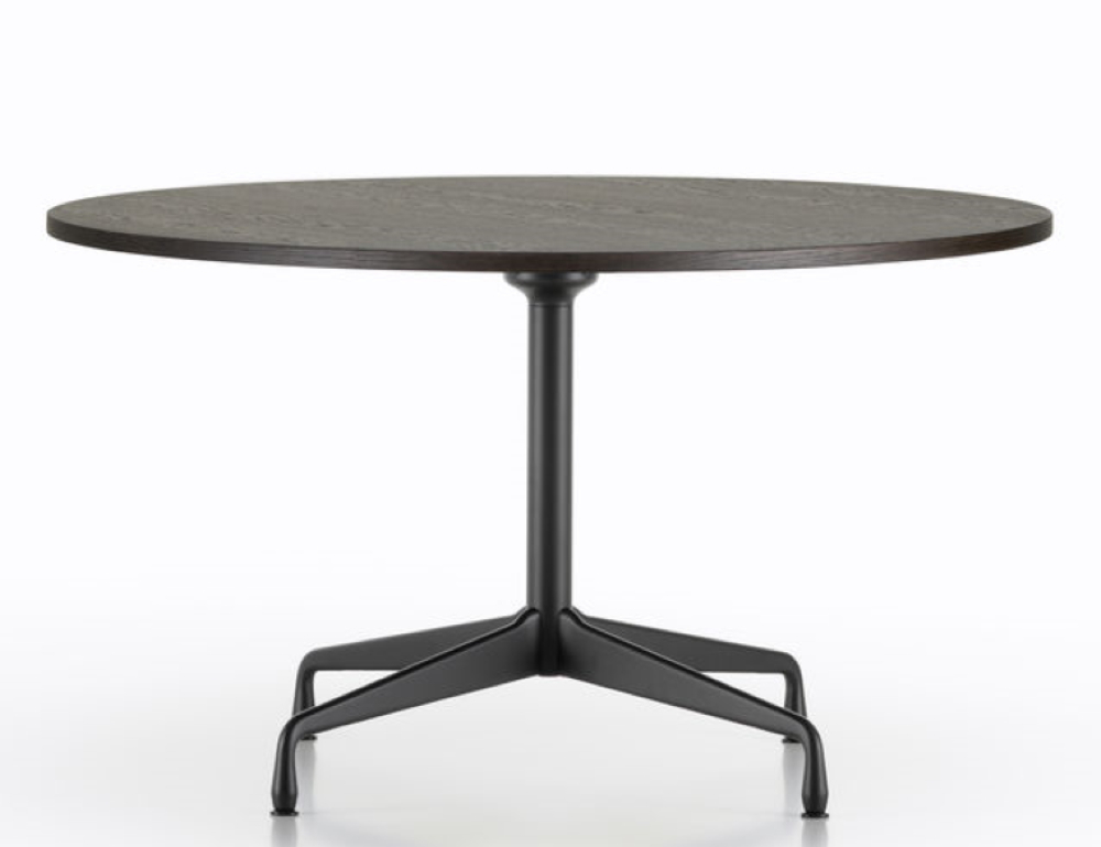 Eames Segmented Table: Runder Esstisch von Vitra mit dunkler Holzplatte und schwarzem Fuß.