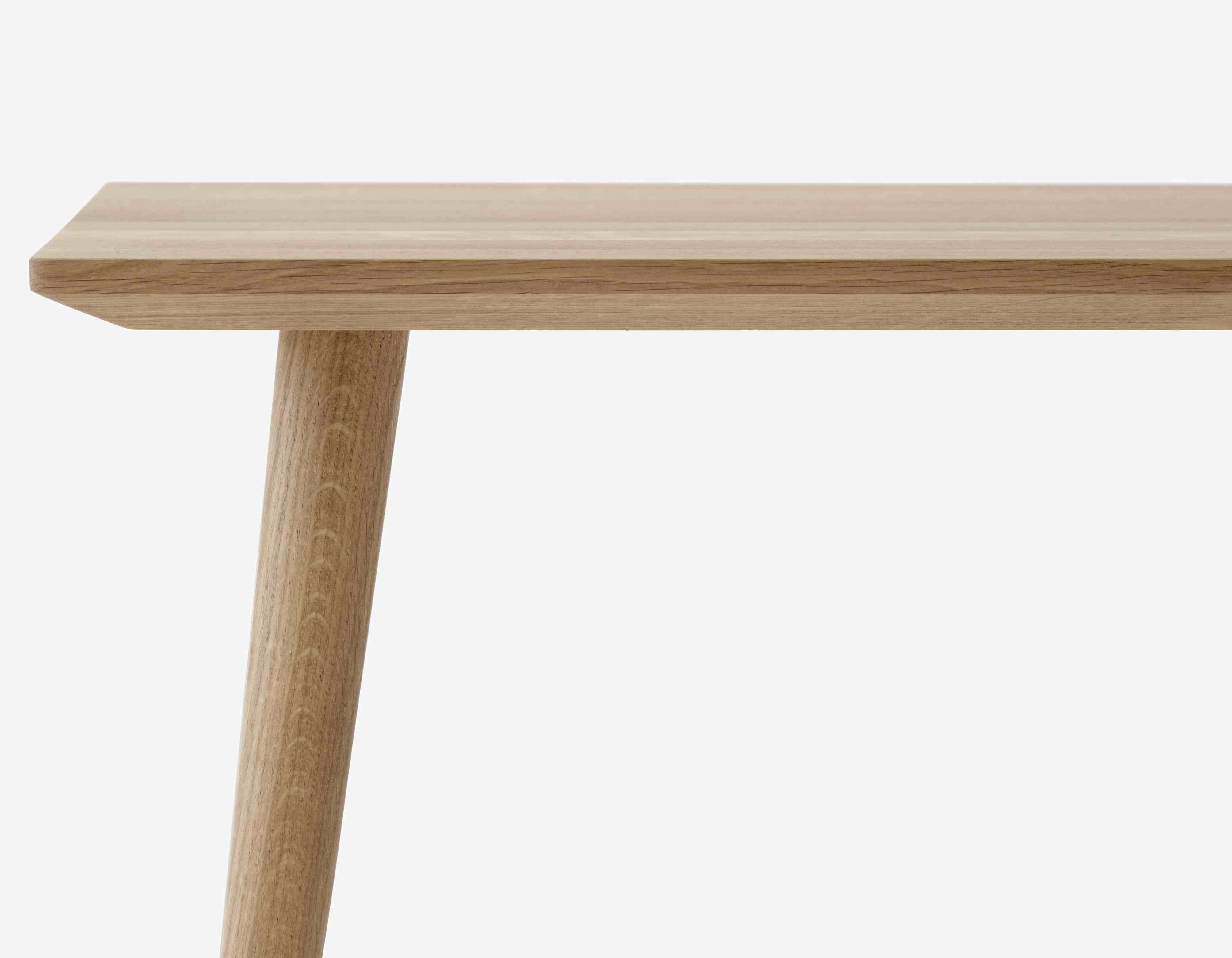 In Between Table SK23 / SK24 Couchtisch AndTradition