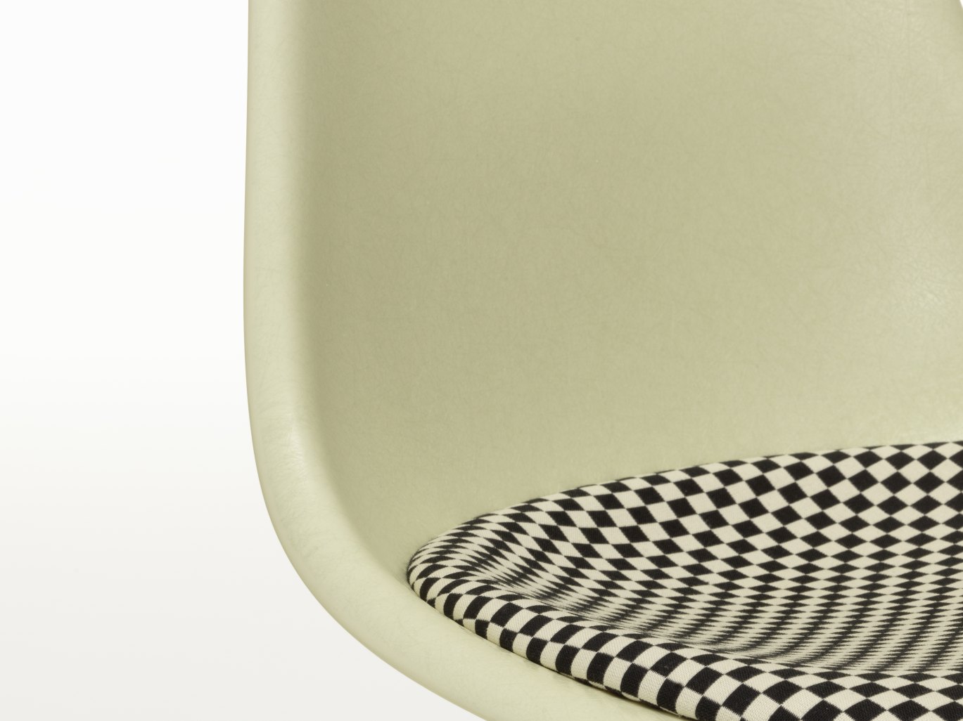 Eames Fiberglass Side Chair DSL mit Sitzpolster Vitra