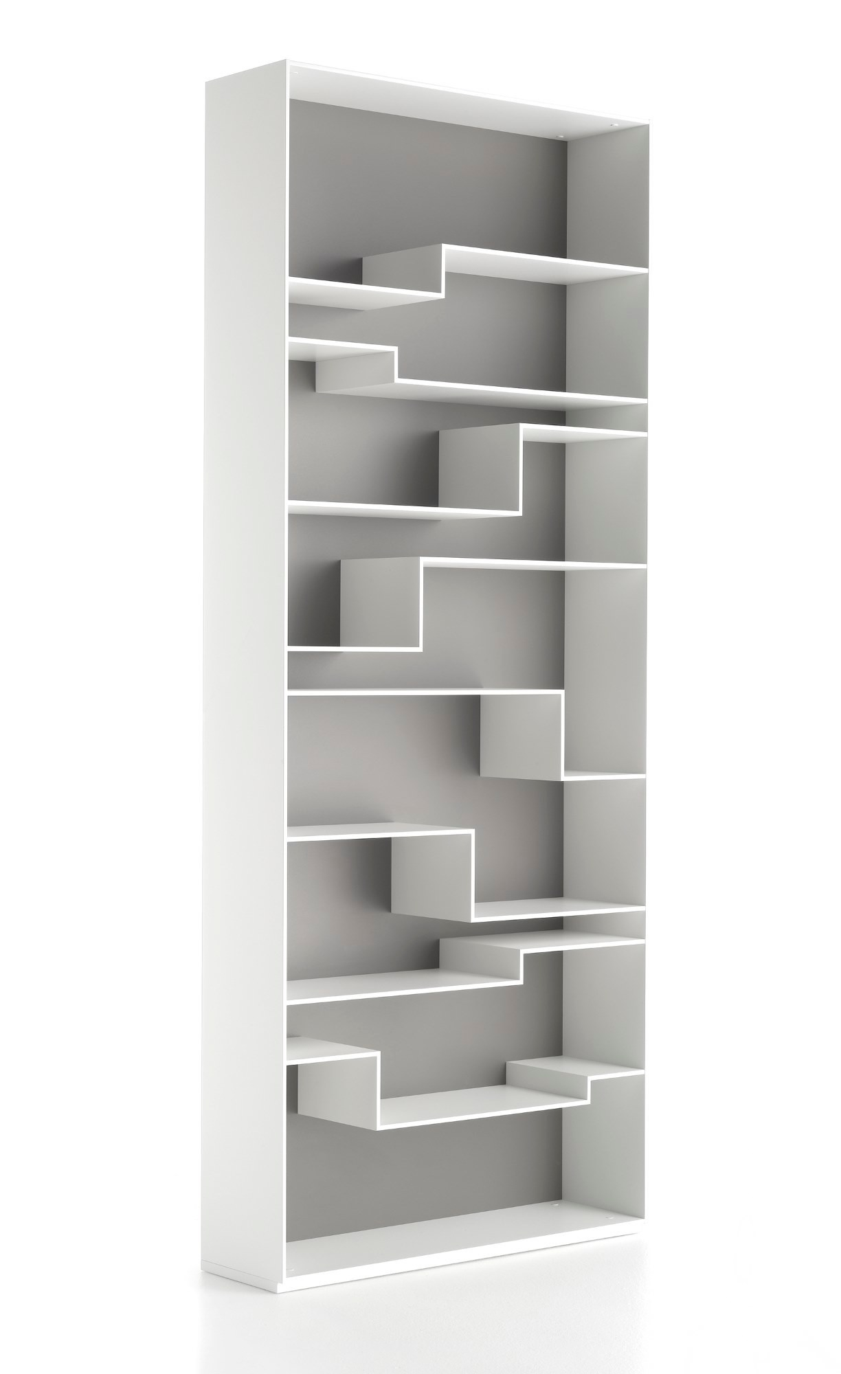 Weißes Melody Regalsystem von MDF Italia mit asymmetrischen Regalböden für modernes Wohnen.
