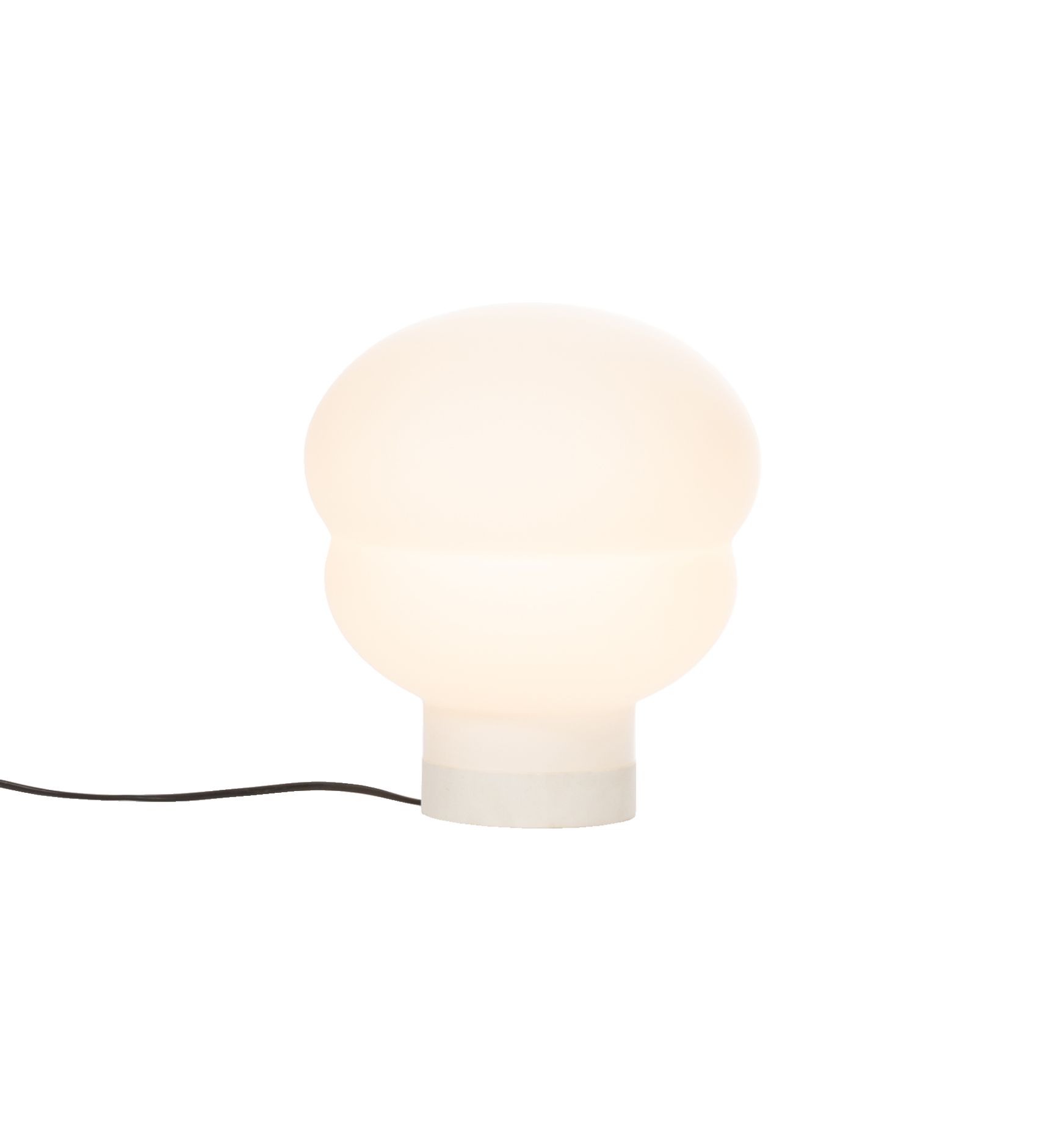Weiße Kumo Tischleuchte von Pulpo, kleine Nachttischlampe mit sanftem Licht und modernem Design.
