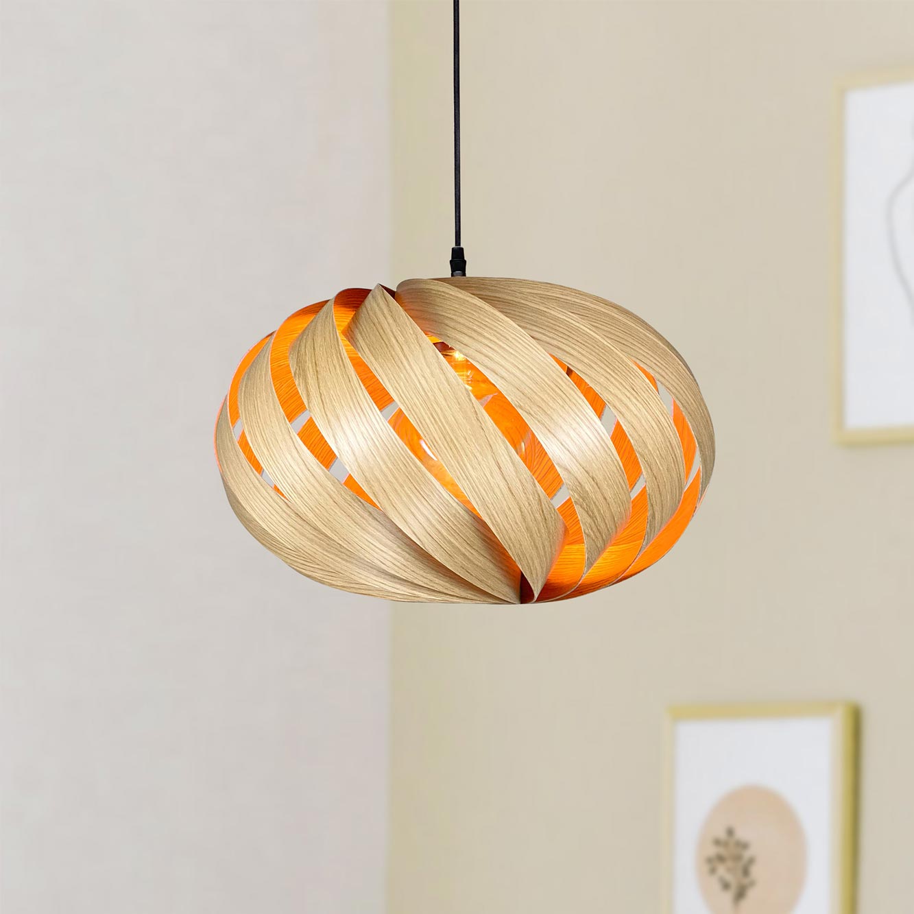 Serentia Hängeleuchte aus Eiche, Ø45 cm, moderne Holzlampe für Wohnzimmer und Essbereich.