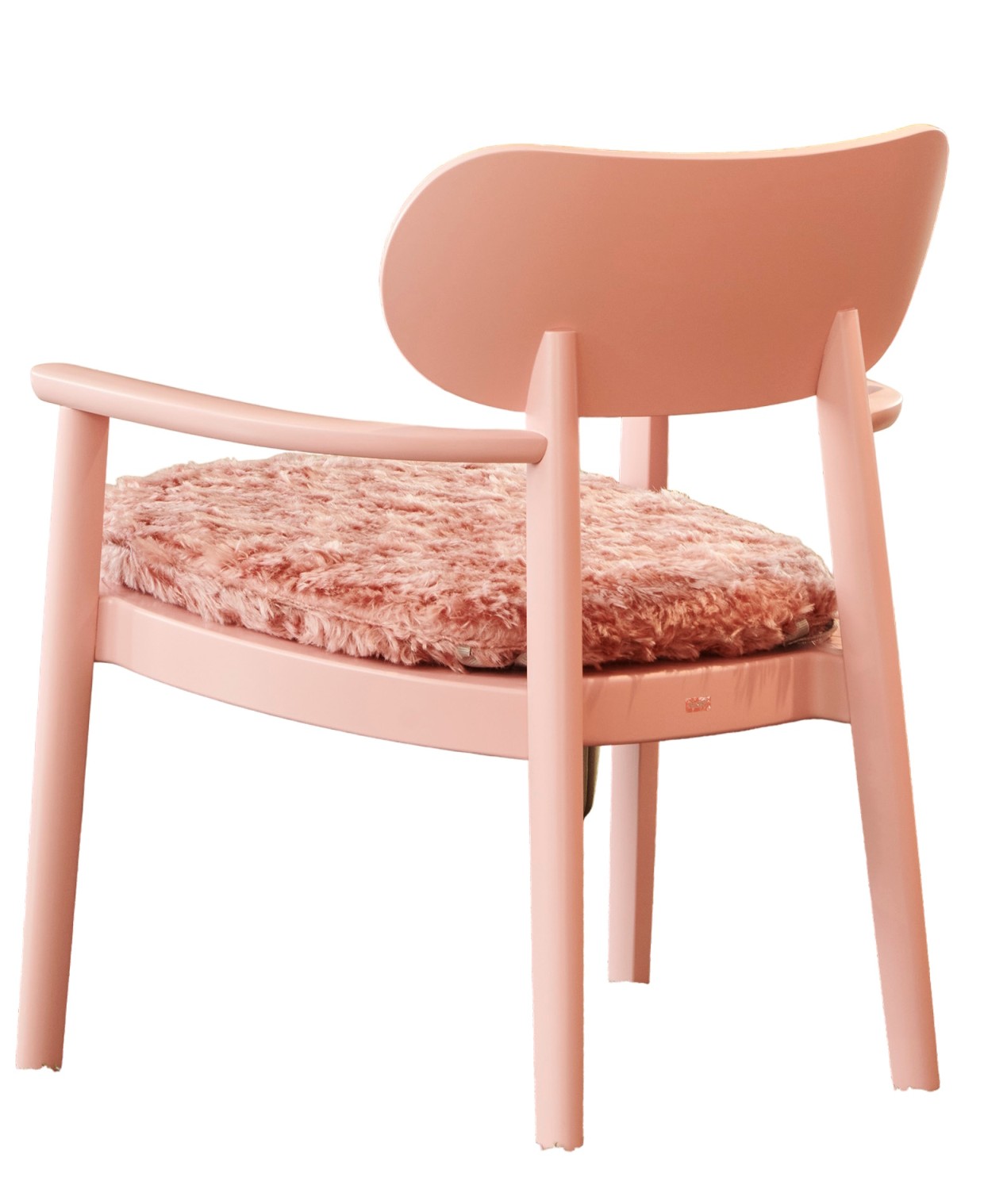 Rückansicht des Loungesessels Thonet 119 MF Limited Edition in Rosa mit flauschigem Kissen.