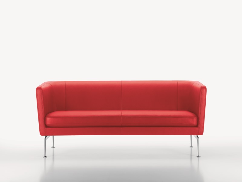Rotes Suita Sofa von Vitra mit Chromfüßen, modernes Design für Wohnzimmer und Büro.