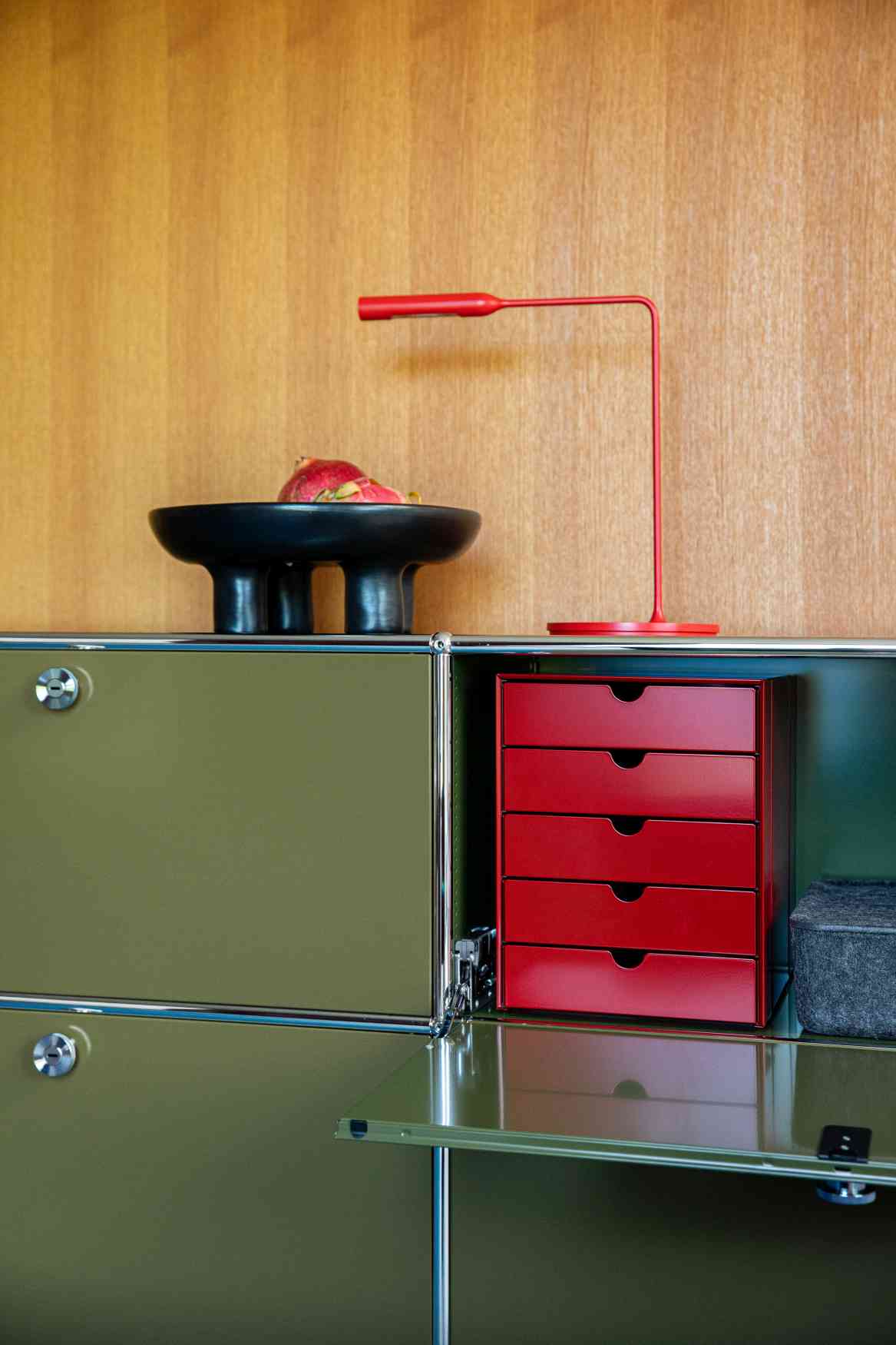 USM Haller Sideboard mit vier Klapptüren Olivgrün NEU STANDARDFARBE