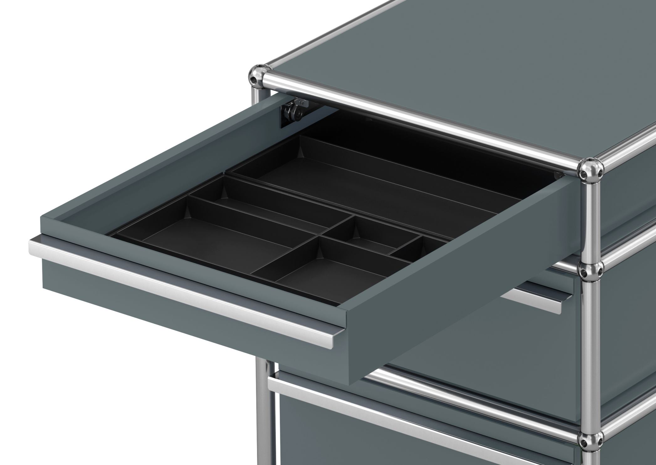 Detailaufnahme: USM Haller Rollcontainer mit drei Schubladen in Mittelgrau, offene Schublade mit schwarzem Organizer.