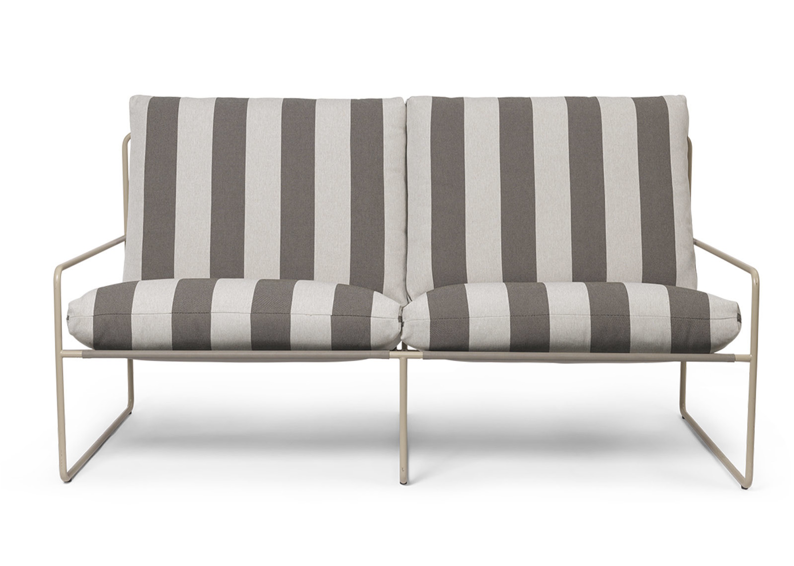 Desert 2-Sitzer Outdoor Sofa mit Streifenmuster und Cashmere-farbenem Gestell von Ferm Living. Gartenmöbel für zwei Personen.