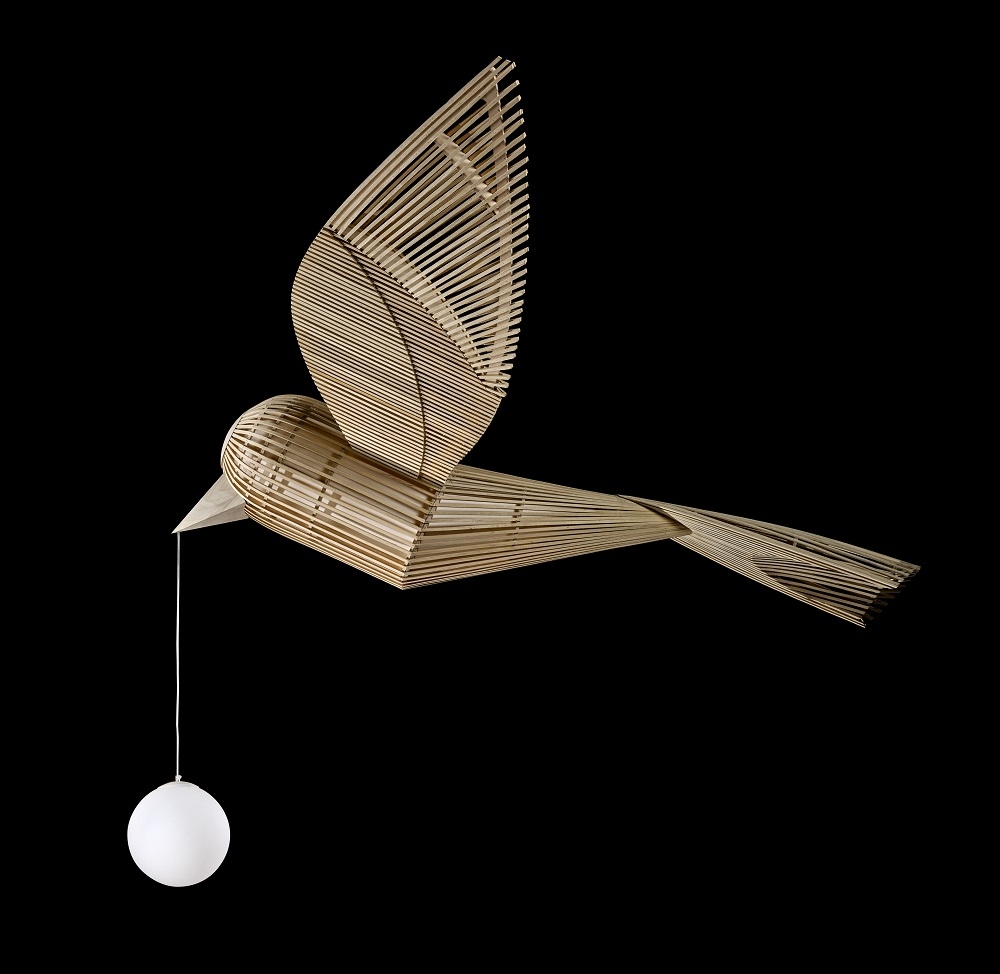 Big Bird Leuchte: Dimmbare Hängeleuchte in Vogelform aus Holz, moderne Designlampe.