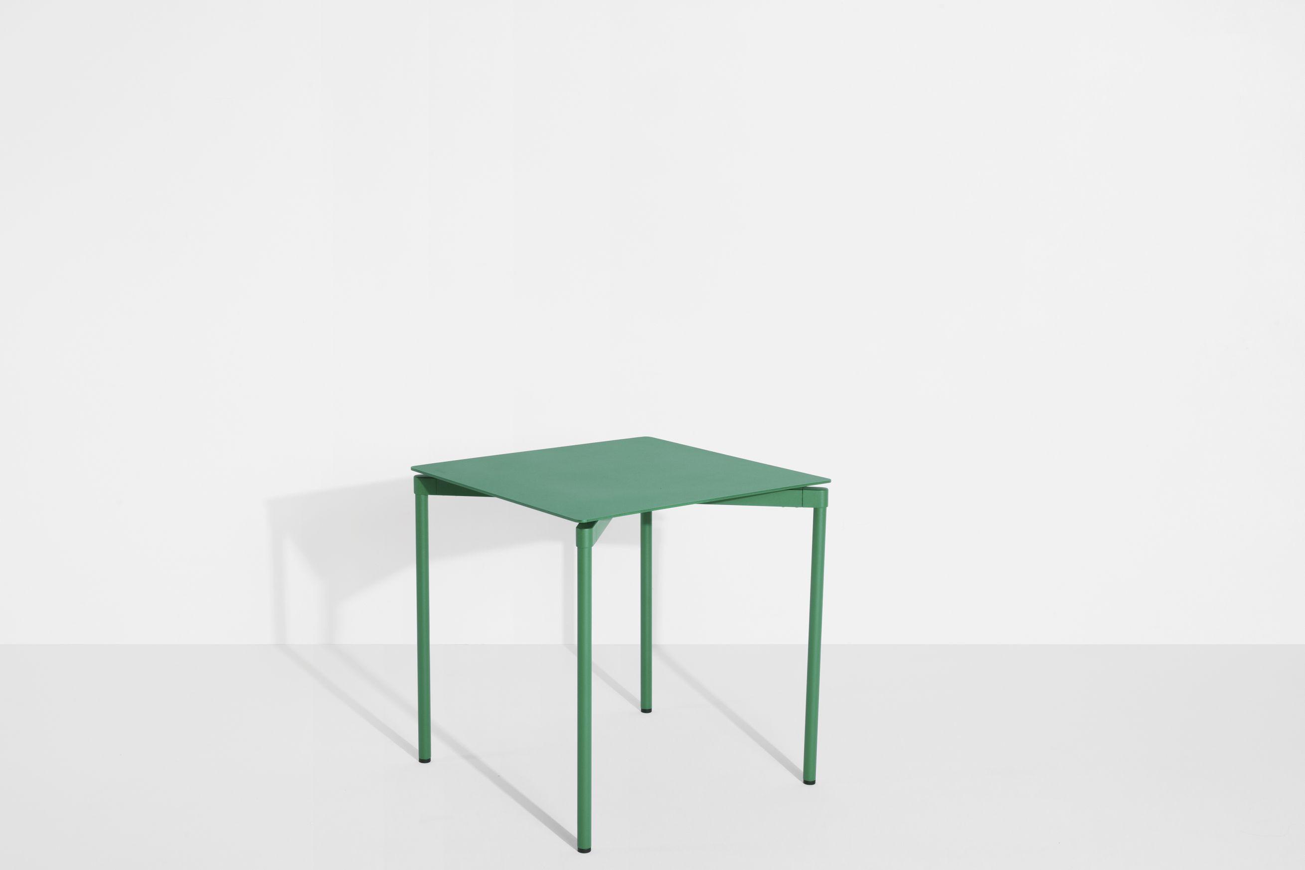 Mintgrüner Fromme Esstisch quadratisch von Petite Friture. Moderner Küchentisch aus Metall mit minimalistischem Design.