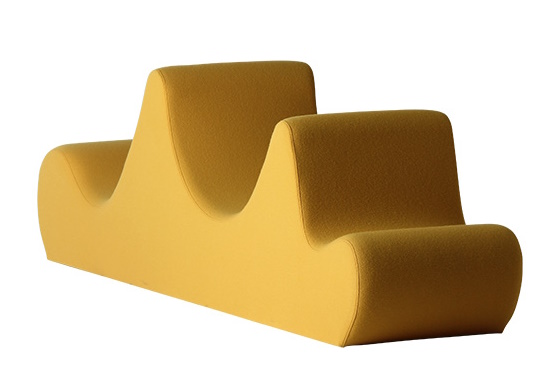 Gelbes Welle 3 Sofa von Verpan, ein modernes 3-Sitzer Sofa mit wellenförmigem Design.