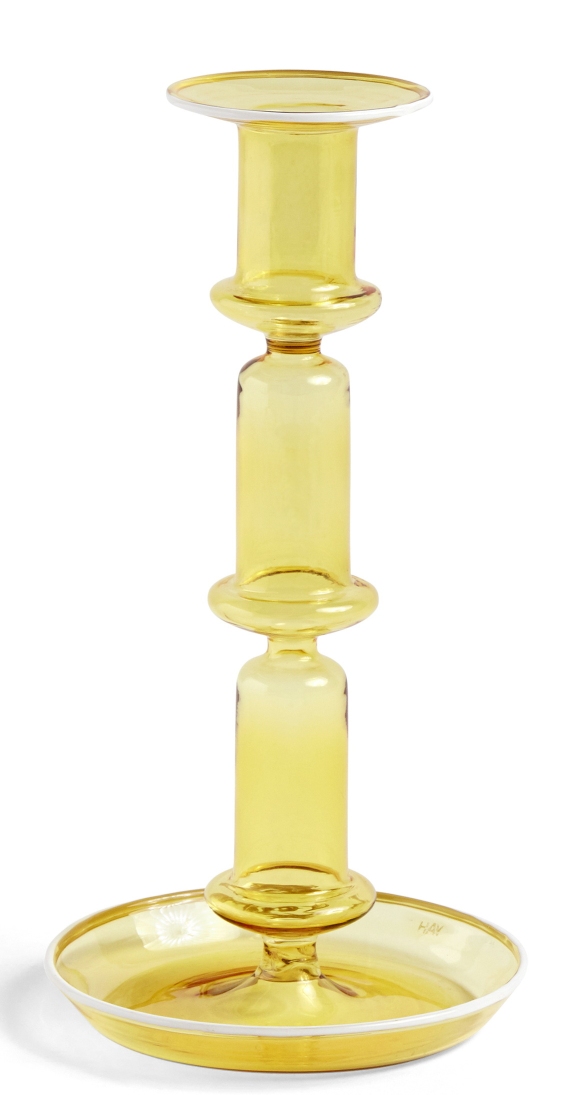Gelber Flare Kerzenständer von Hay: Hoher, moderner Glas-Kerzenständer für Stabkerzen. Dekorative Wohnaccessoires für stilvolle Tischdeko.