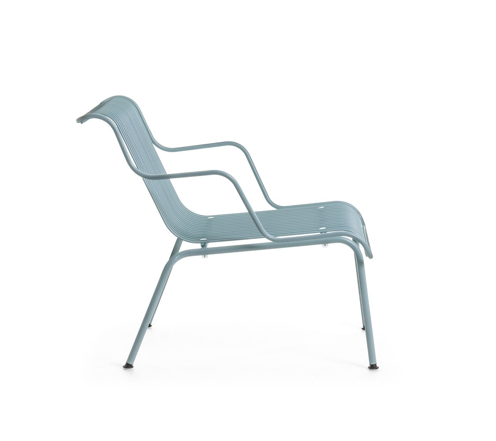 Blauer Magis South Outdoor Sessel aus Metall, Lounge Armchair für Garten und Terrasse.