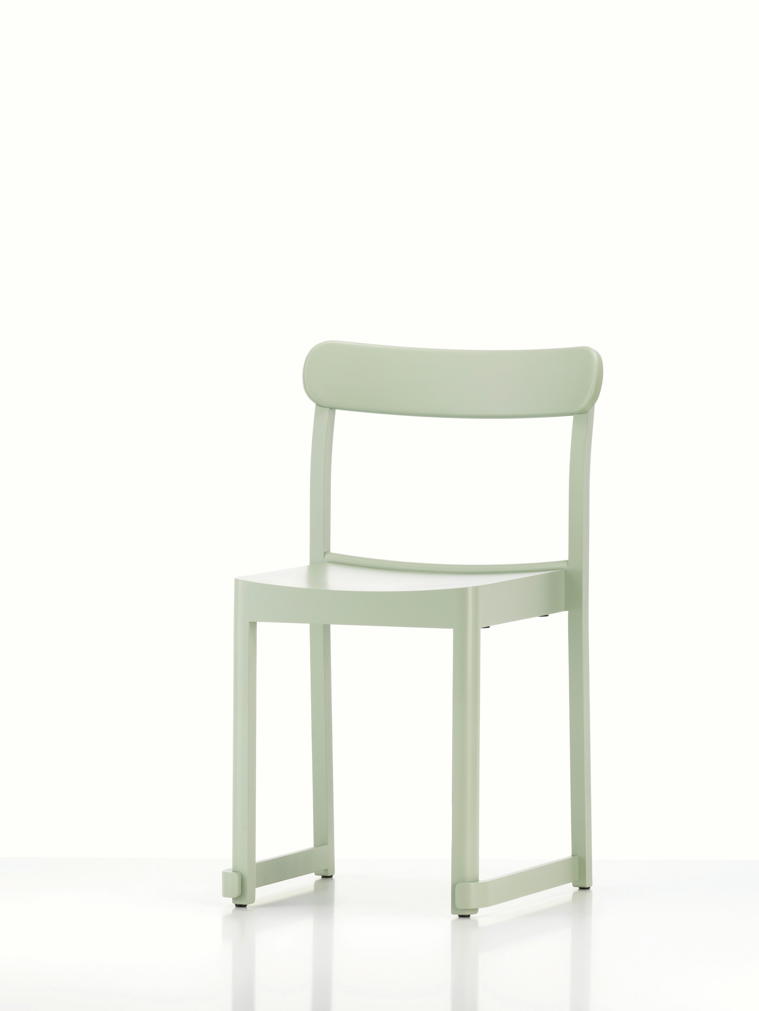 Atelier Chair Stuhl von Artek, Buche grün lackiert, moderner Holzstuhl für Esszimmer und Büro.