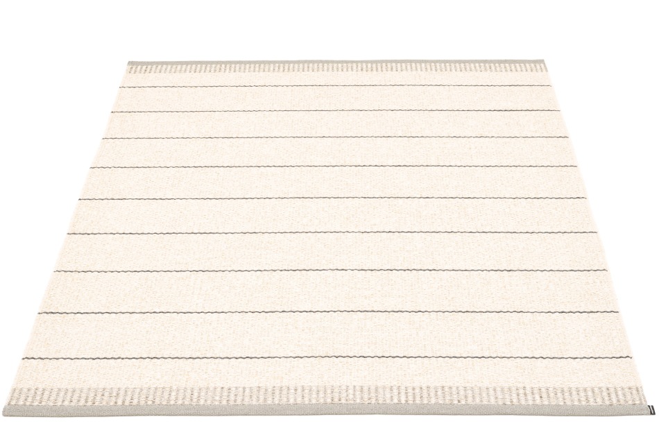 Belle Kunststoffteppich Pappelina in Warmgrau, 230x320 cm, mit feinen grauen Streifen und schmalem Rand.