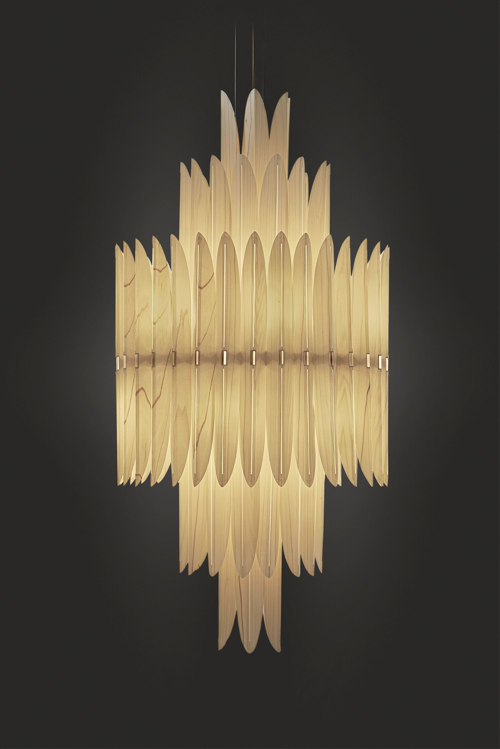 Voliere Pendelleuchte von LZF Lamps, moderne Hängelampe aus Holzfurnier, warmes Licht.