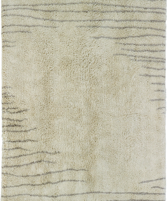 Beiger Teppich "Ghengis" von Designercarpets mit dezenten, horizontalen Streifen. Hochwertiger Teppich für Wohnräume.