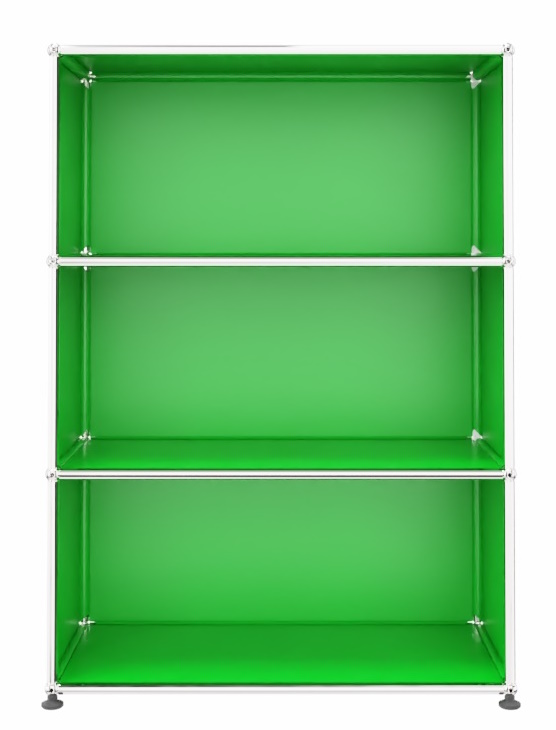 USM Haller Highboard in Grün mit drei offenen Fächern und verchromtem Stahlrohrgestell.