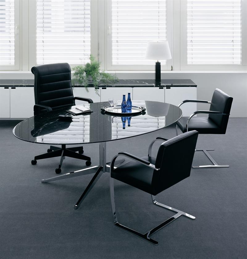 Florence Oval Table von Knoll International mit schwarzer Marmorplatte und Chromgestell.