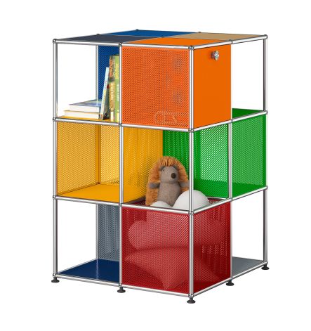 Farbenfrohes USM Haller Regal für Kinderzimmer mit Spielzeug und Büchern. Modulares Regalsystem.
