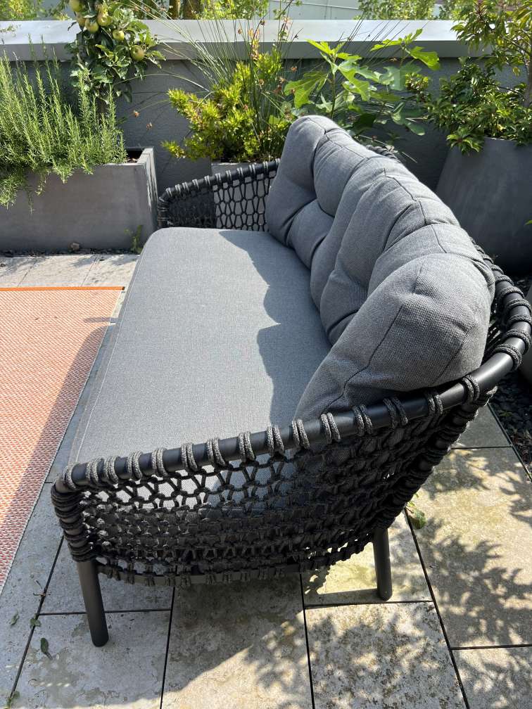 Ocean Large 2-Sitzer Sofa mit Kissen in Dunkelgrau Outdoor Cane-Line AUSSTELLUNGSSTÜCK  