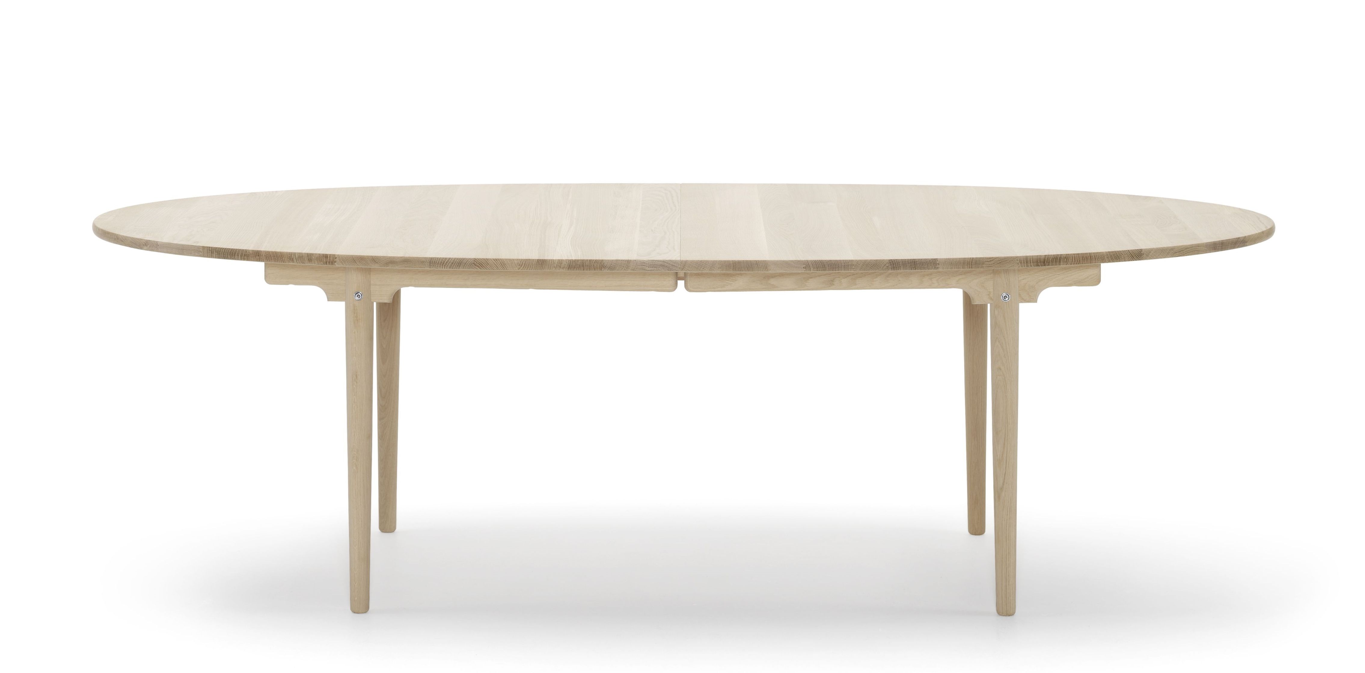CH339 Esstisch ausziehbar von Carl Hansen & Søn aus hellem Holz, ovale Tischplatte.