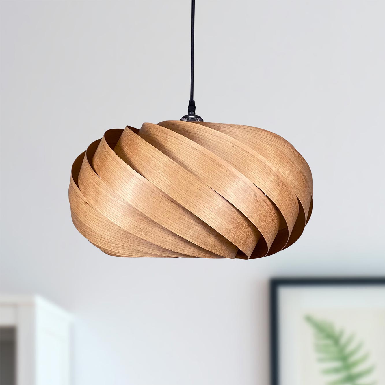 Quiescenta Hängeleuchte aus Kirschbaumholz, spiralförmiges Design, moderne Holzlampe für Wohnraumbeleuchtung.
