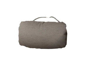 Beiges Cane-Line Hive Kissen mit Tragegriff für Hänge-, Lounge- oder Highbacksessel. Bequemes Outdoor-Kissen.