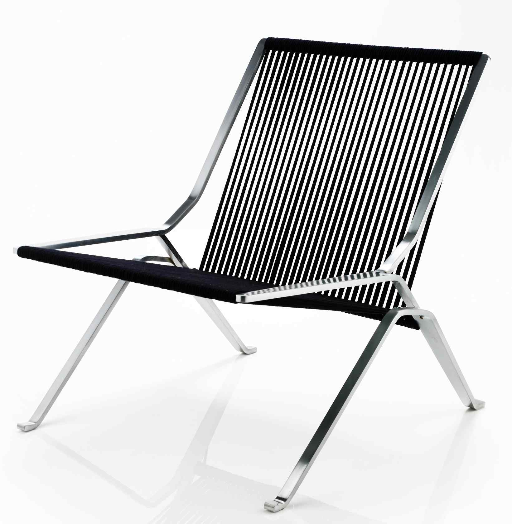 PK25 Sessel von Fritz Hansen: Moderner Lounge Sessel mit Stahlrahmen und schwarzer Kordelbespannung.