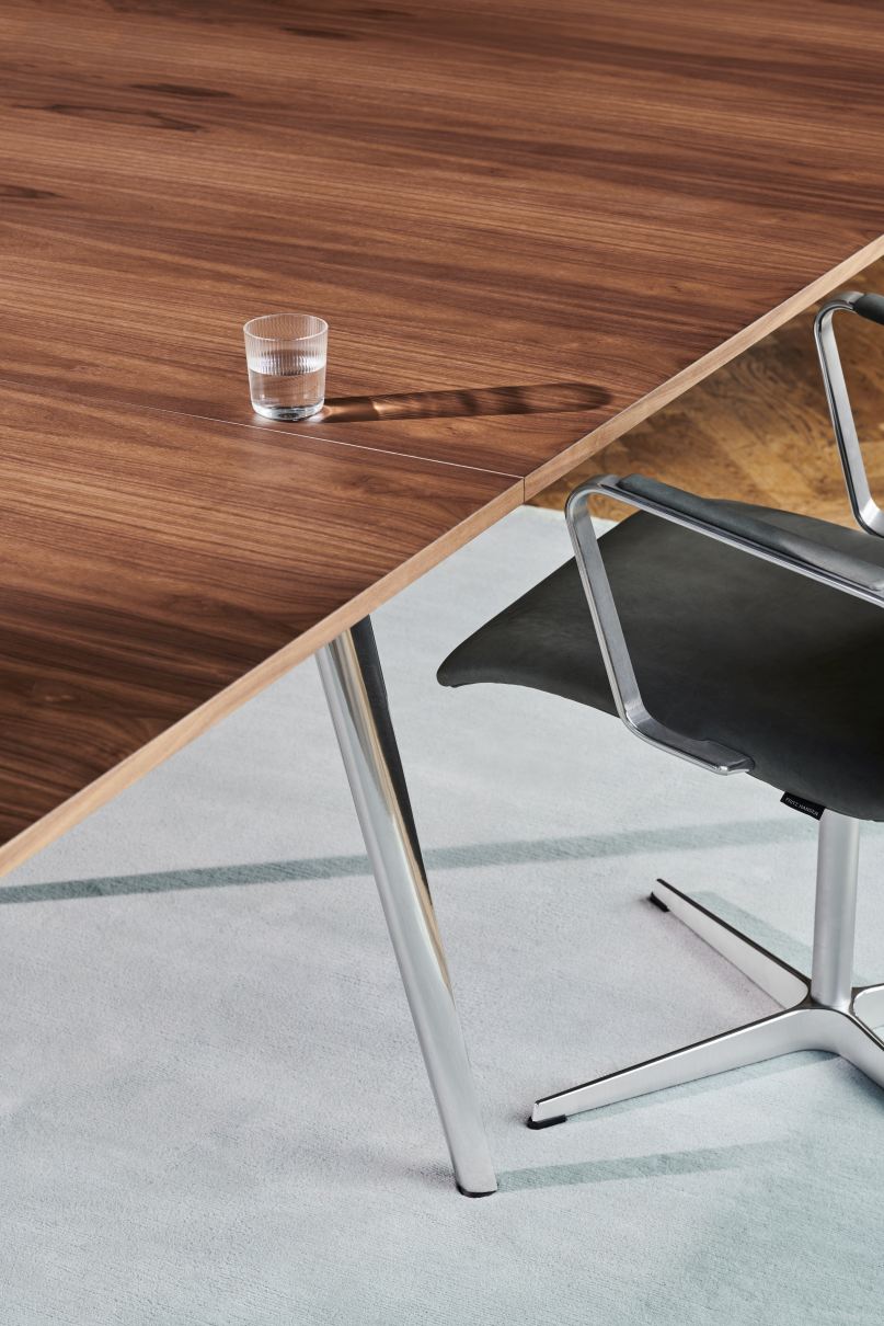 Pluralis Tisch Fritz Hansen