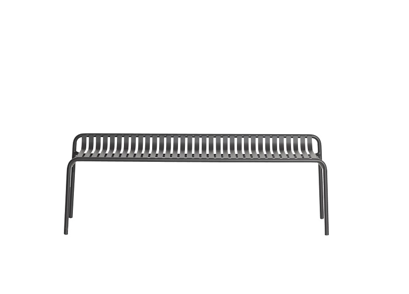 Blaue Petite Friture Week-End Gartenbank aus Metall mit Lattenrost und minimalistischem Design für den Außenbereich.