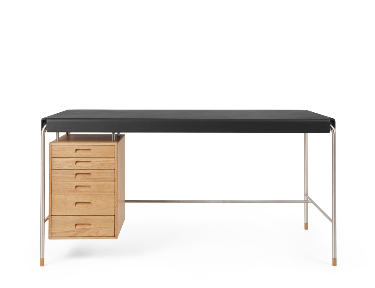 AJ52 Society Table von Carl Hansen & Søn: Arbeitstisch aus geölter Eiche mit Schubladen.