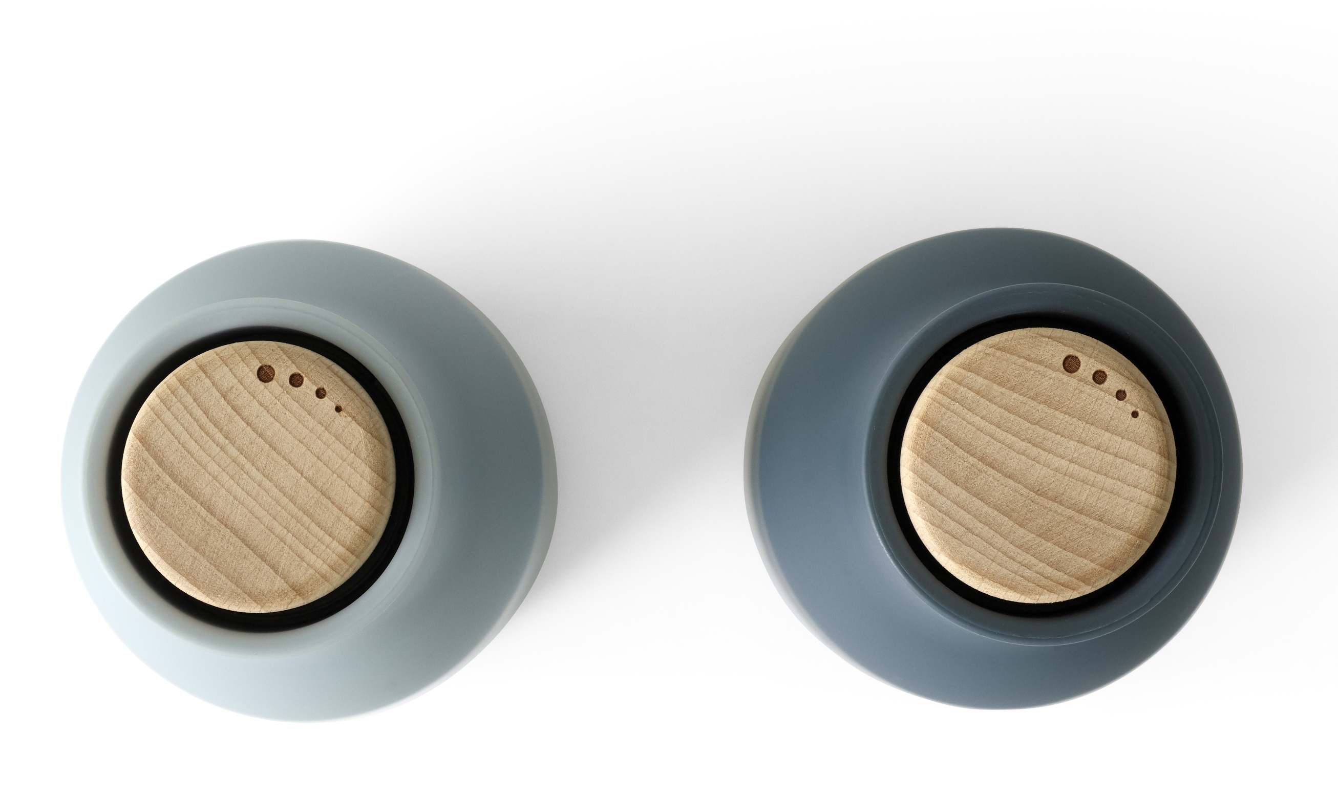 Audo Bottle Grinders, 2er Set, Eiche, Salz- und Pfeffermühle, modernes Küchendesign.