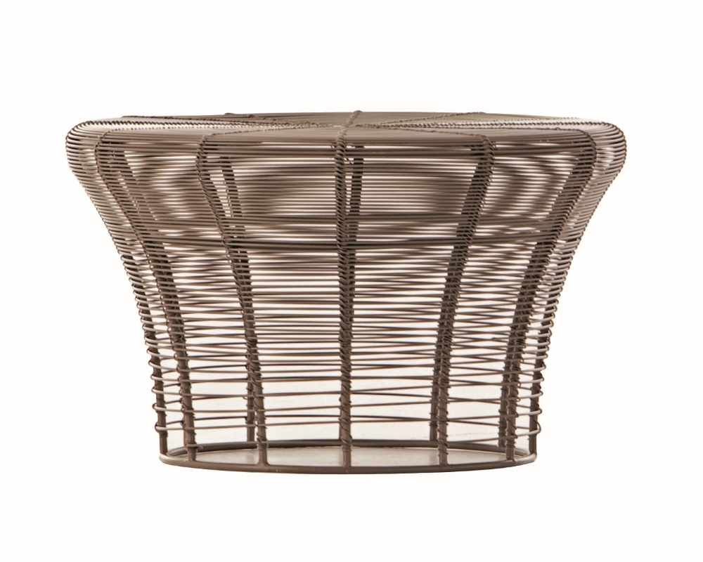 Bronzefarbener Aram Tisch von GAN, gefertigt aus filigranem Metalldraht, moderner Beistelltisch für Wohnzimmer und Terrasse.