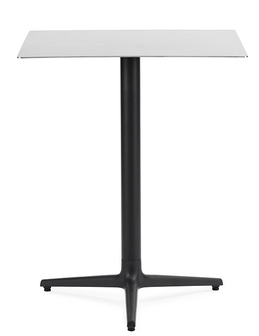 Allez Tisch von Normann Copenhagen, quadratischer Kaffeetisch mit weißer Tischplatte und schwarzem Fuß.