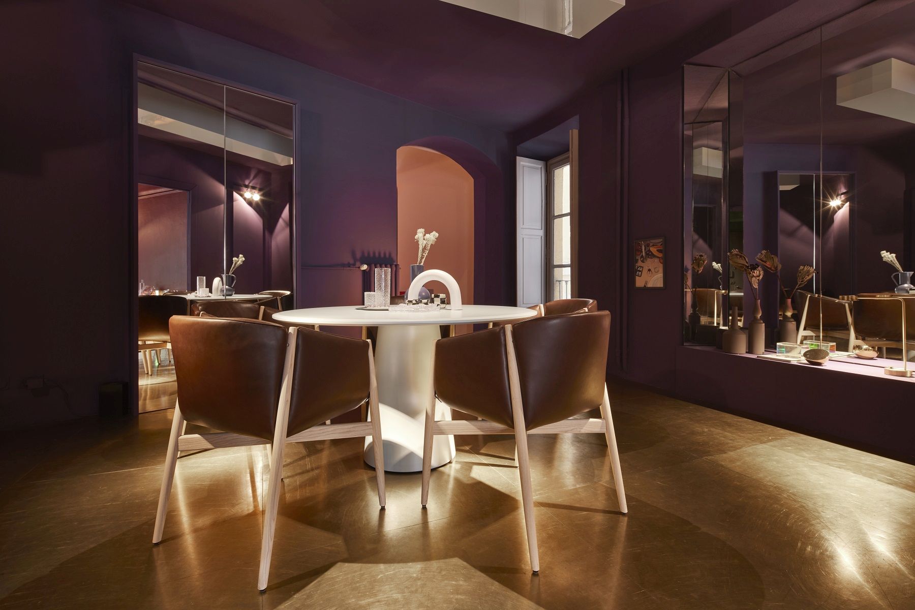 Kagu Stuhl mit Armlehnen Holzgestell Cor