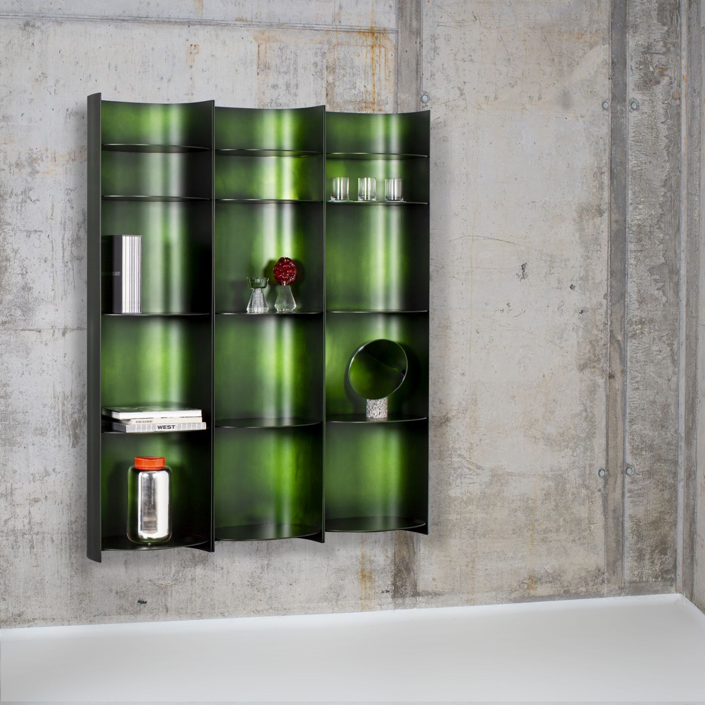 Como Regal in Fango Grün: Wandregal mit Ablagen, modernes Design, für Wohnraum und Büro.