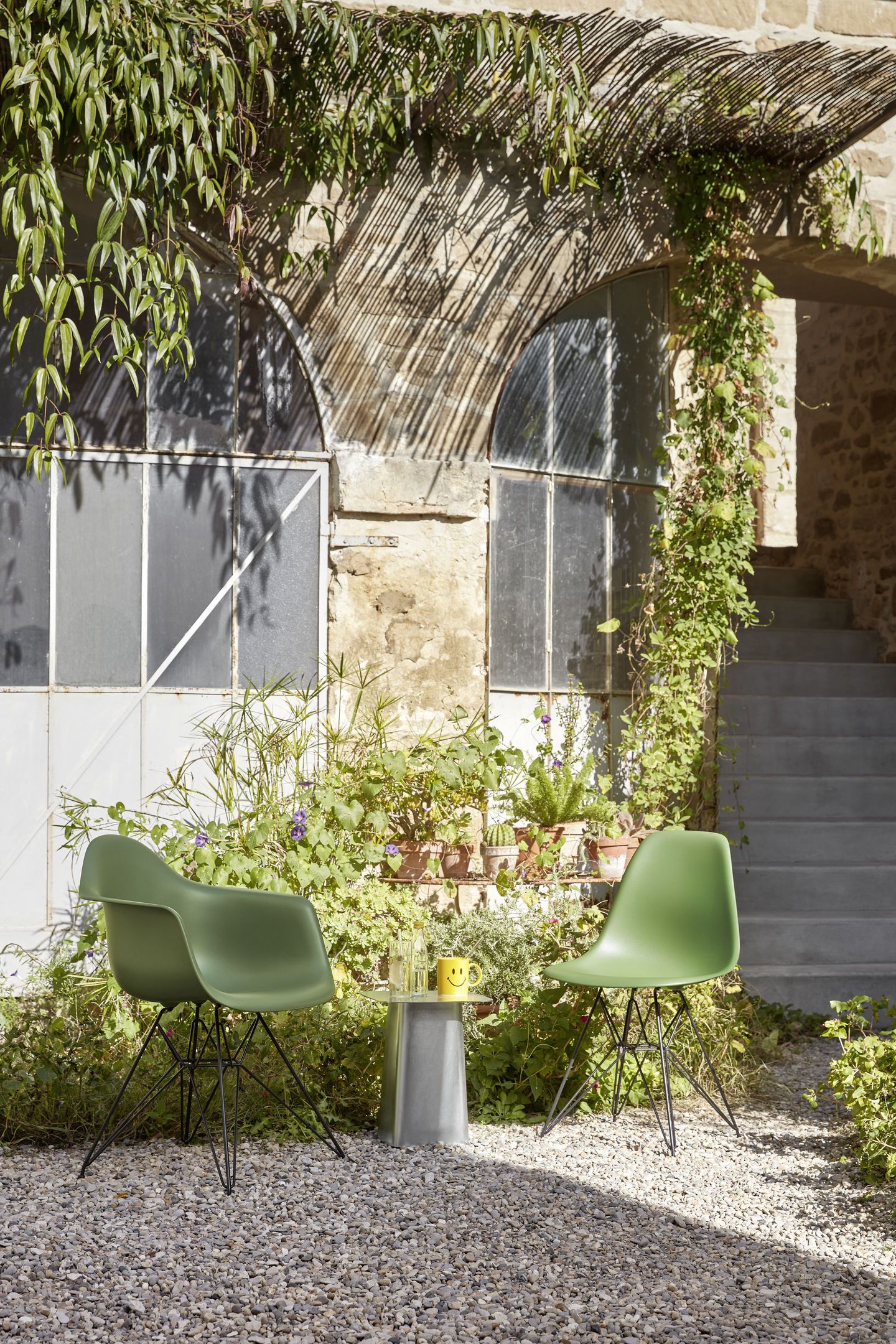 Eames Fiberglass Chair DSR Stuhl Vitra