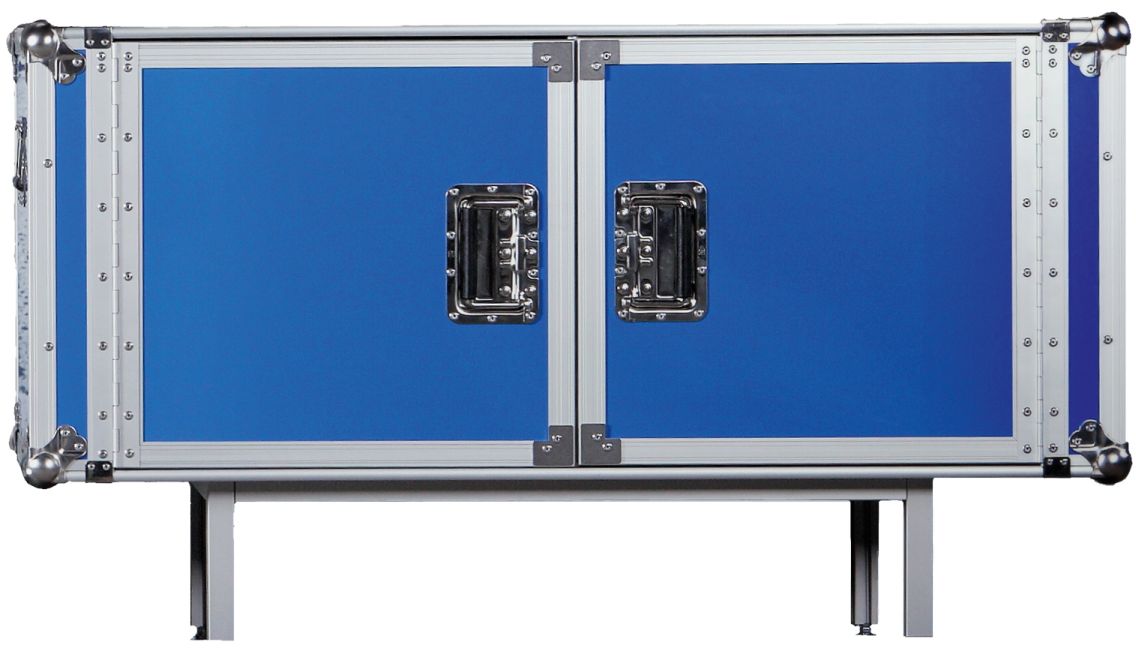 Total Sideboard Electric Blue von Moroso Diesel mit zwei Türen und silbernen Beschlägen.