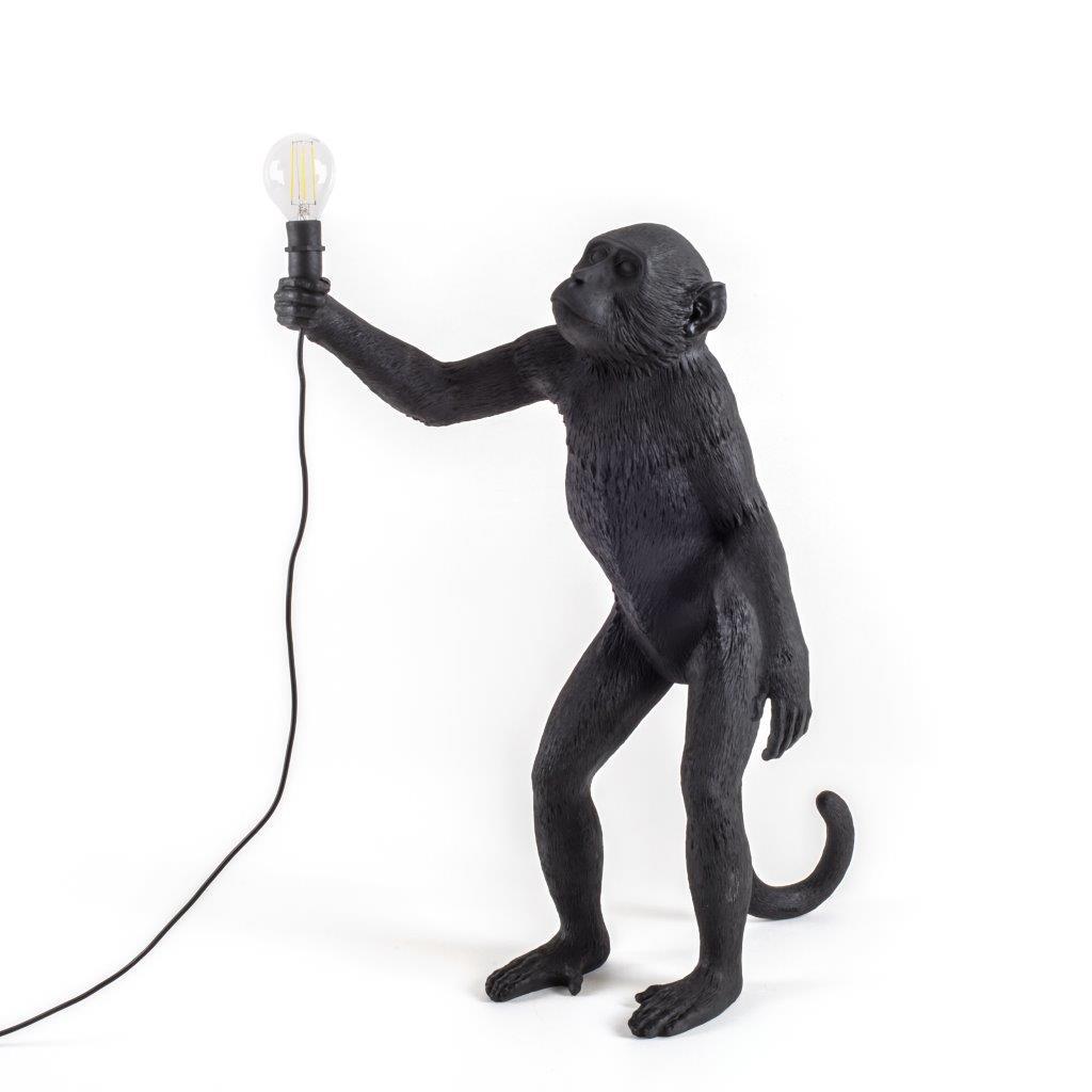 Schwarze Monkey Lamp Stehleuchte von Seletti für Innen und Außen, hält eine Glühbirne.