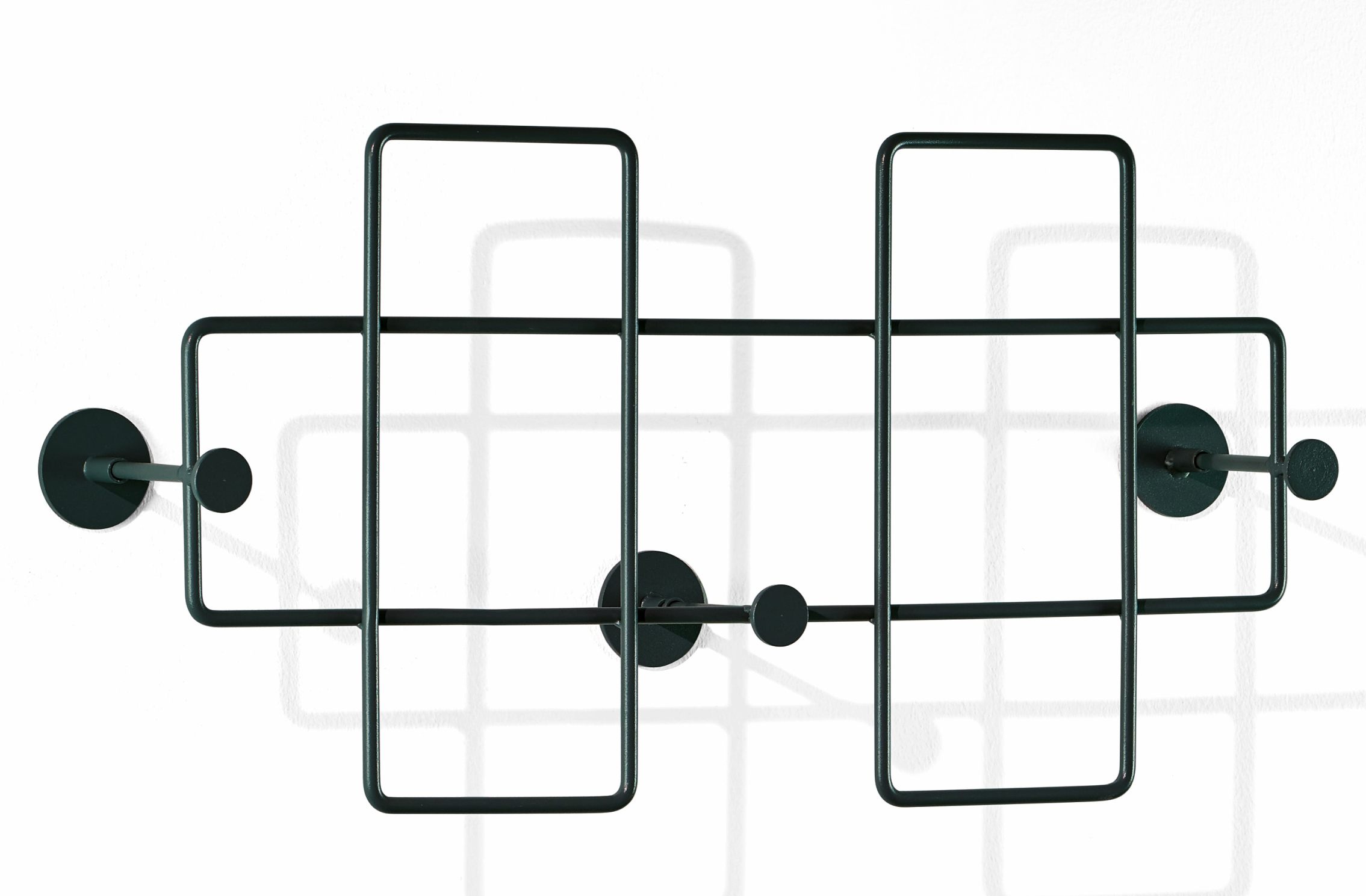 Bazar Wandgarderobe von Richard Lampert, mittelgroß und in Schwarz, für Flur und Diele.