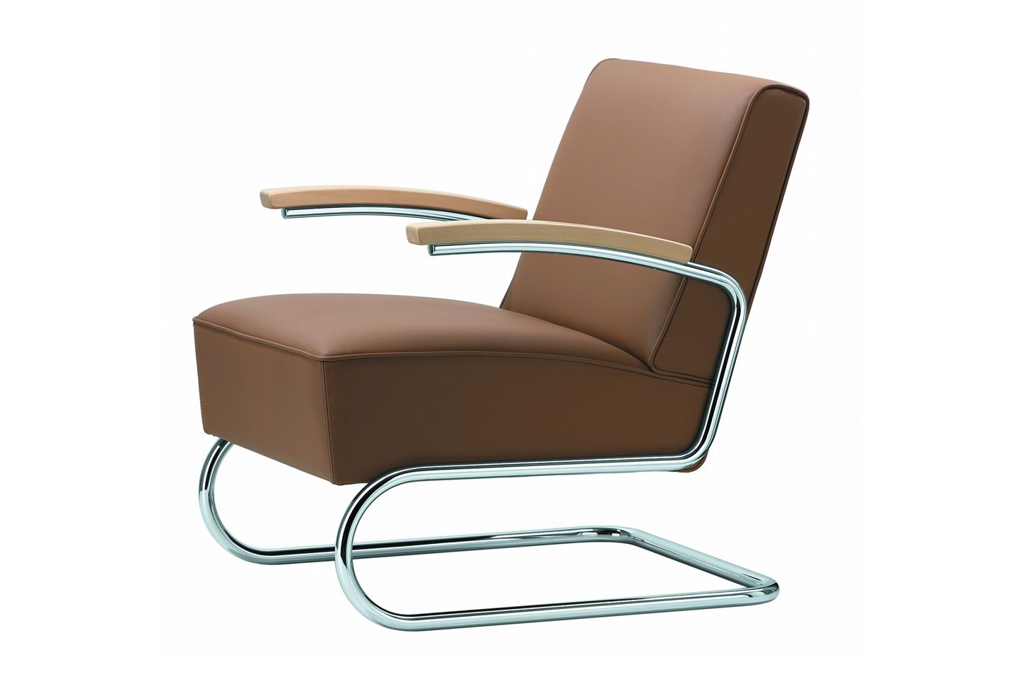 Brauner S 411 Thonet Freischwinger Sessel mit Holzarmlehnen und verchromtem Stahlrohrgestell.